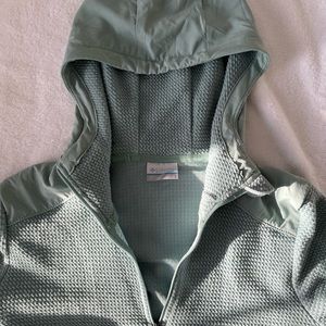 Columbia lightweight quarter zip up, size small, light green